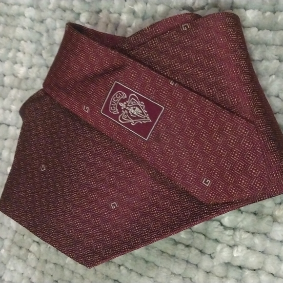Gucci Other - BEAUTIFUL GUCCI TIE